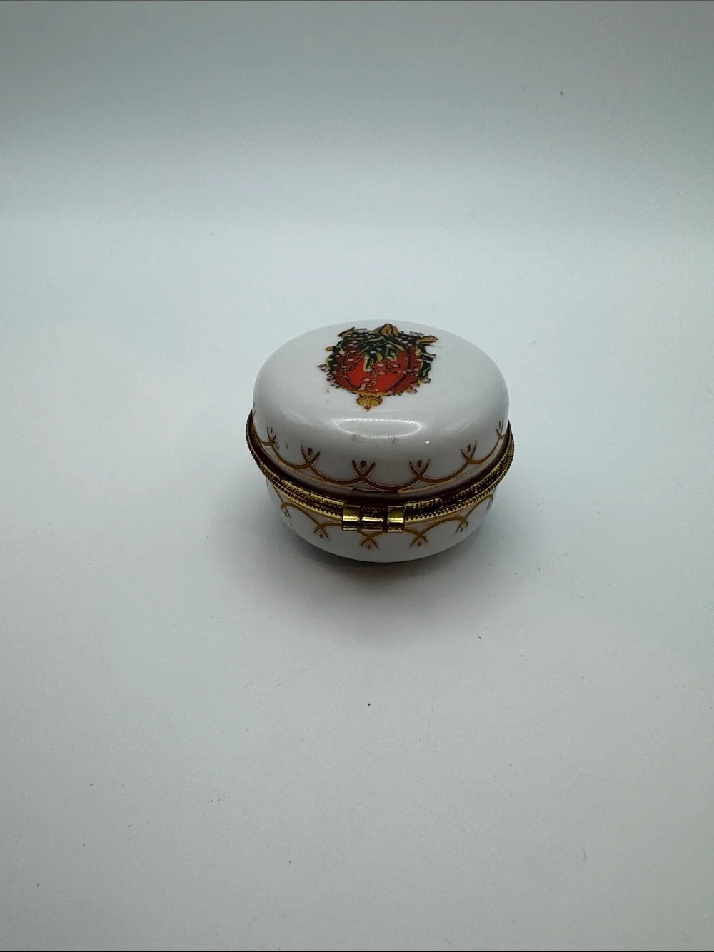 Imperial Romanov Porcelain Handpainted Gold Trim Trinket Vanity Box Oval